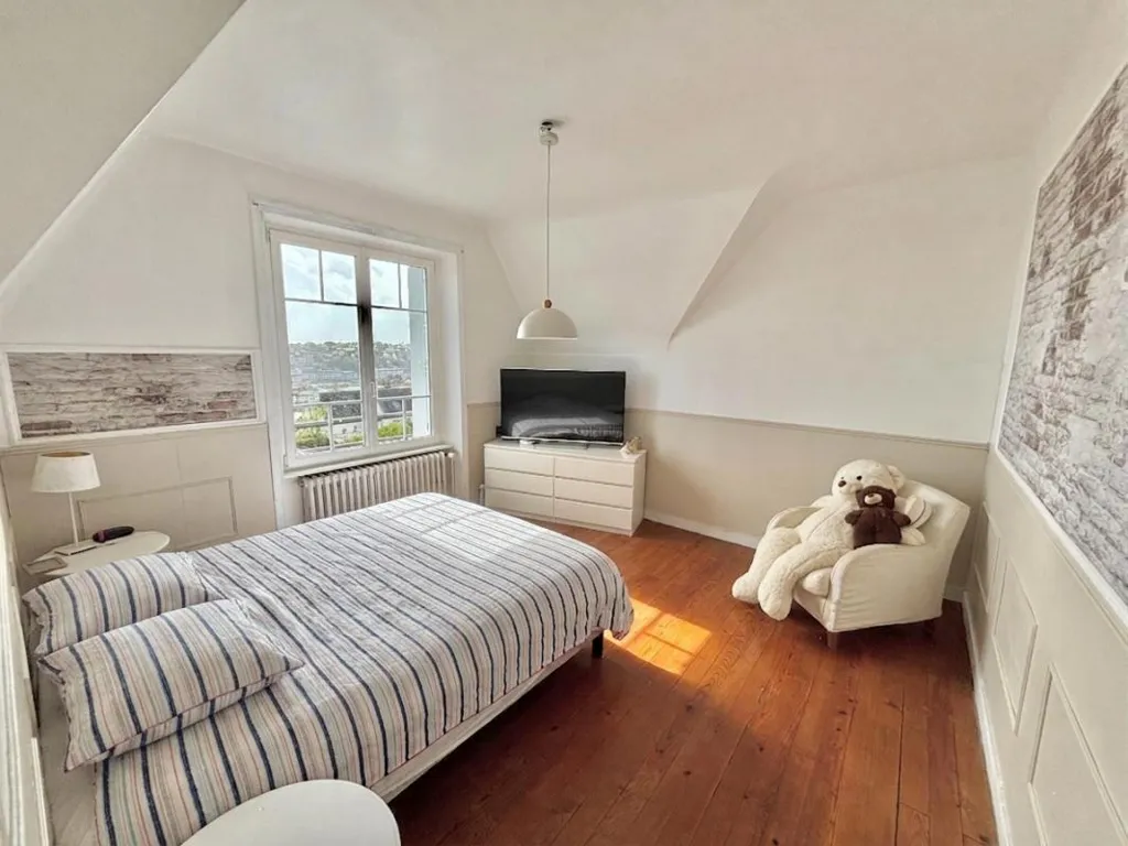 Chambres - Maison avec Sous-sol Total et Jardin à Plouhinec