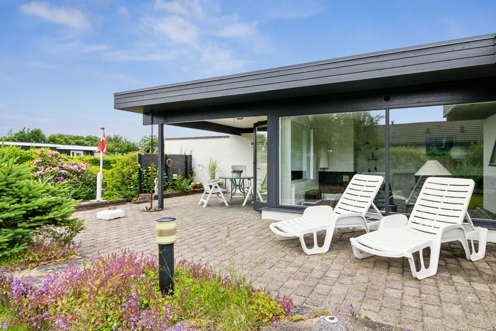Terrasse - Charming Holiday Home with Garden in Hejlsminde