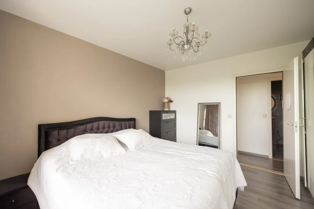 Chambres - Appartement avec deux terrasses et vue verdure à Merksem