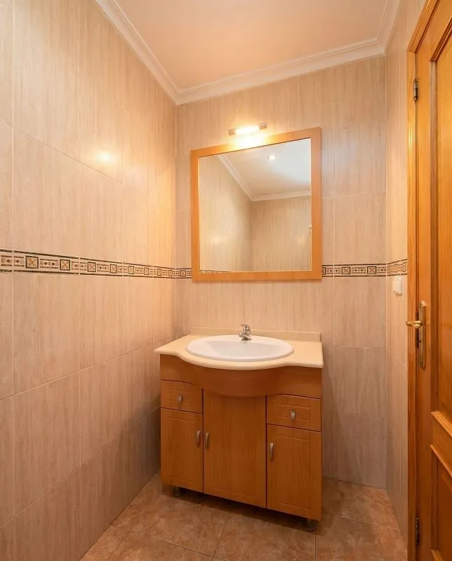 Salles de bain - Terraced House with Balcony in Tibi