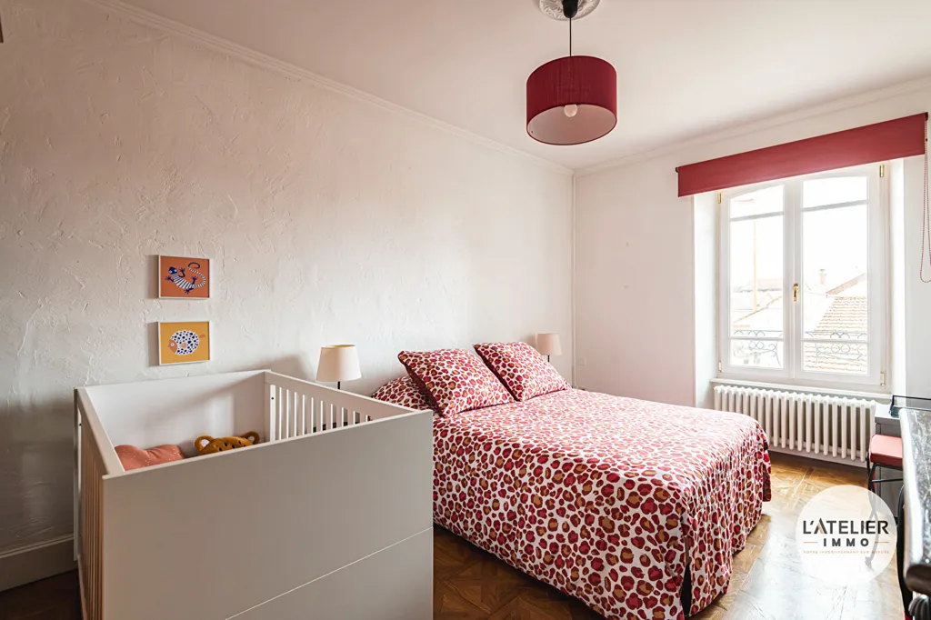 Chambres - Maison de Charme avec Dépendances à La Veuve