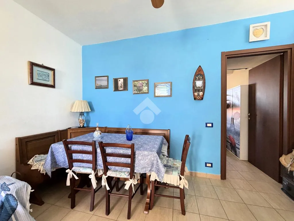 Salle à manger - Rustic 3-Bedroom Apartment Near Beach in Ardea