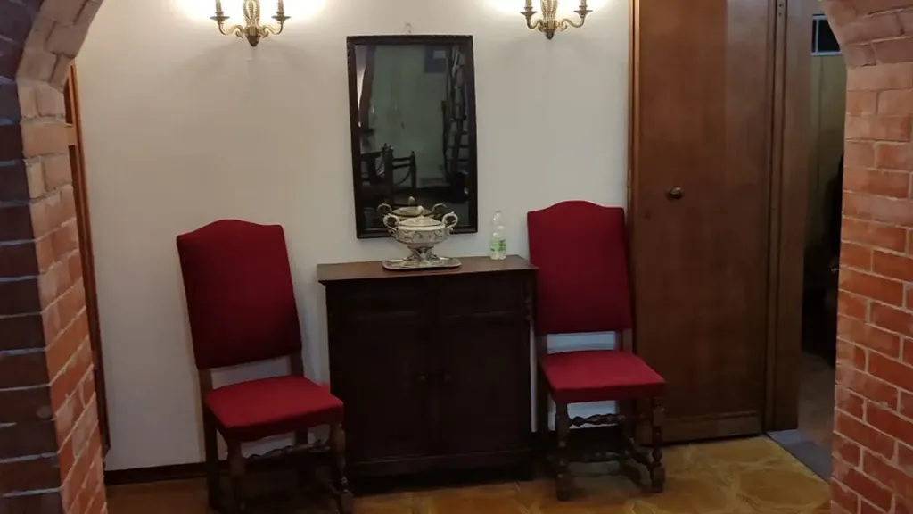 Hallway - Three-Bedroom Apartment with High Ceilings in Florence