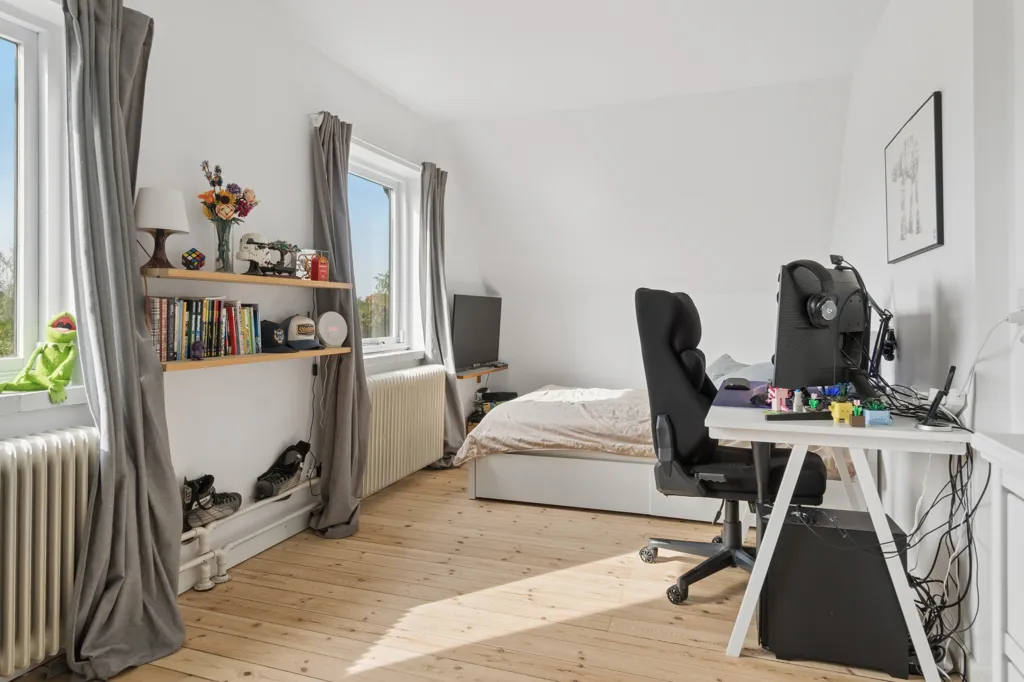 Bureau - Villa with Pool in Valby