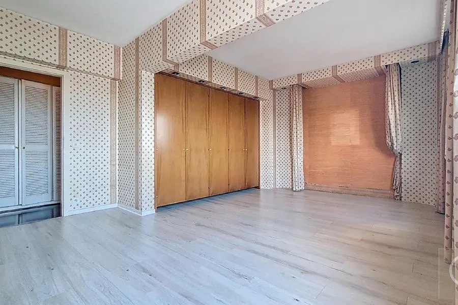 3 magamistoaga korter asukohas Laeken