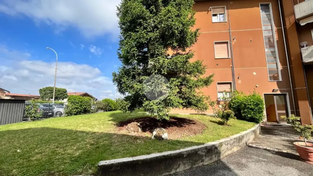 Jardin - Spacious 2-Bedroom Flat with Balcony in Erbusco