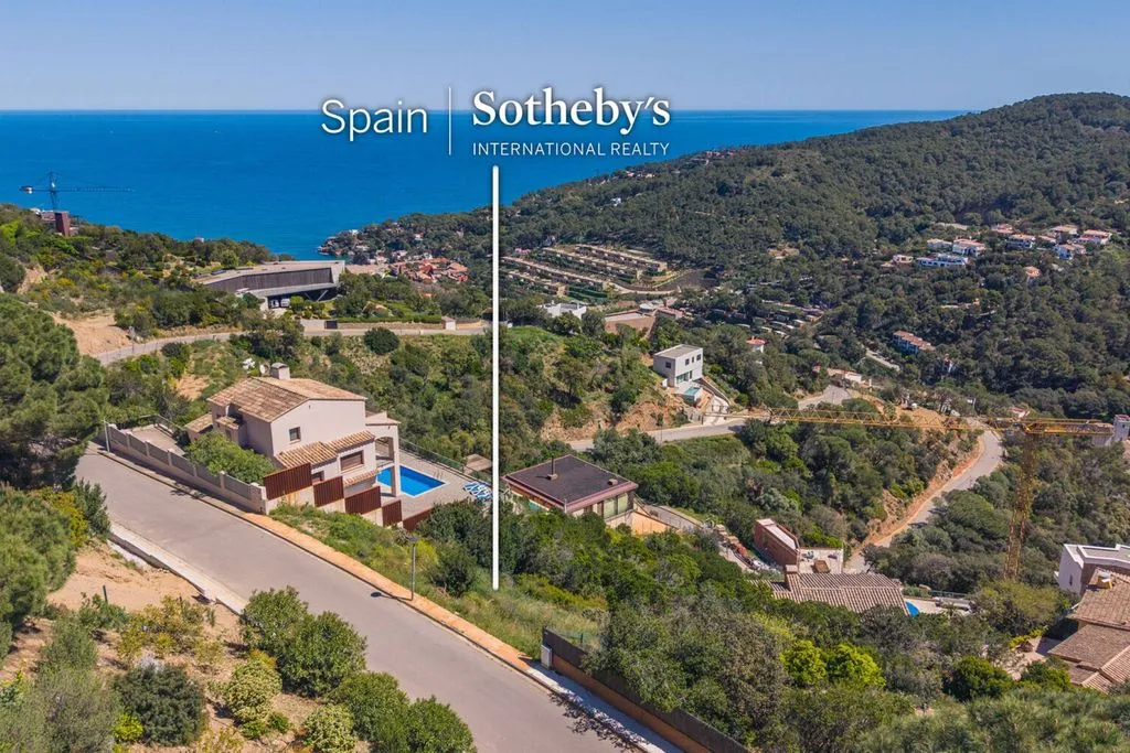 Õhuvaade - South Facing Plot with Sea Views in Begur