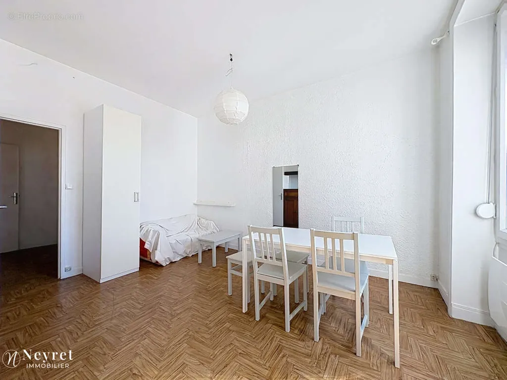 Salle à manger - Appartement T2 Résidence 1900 à Lyon Saint-Michel