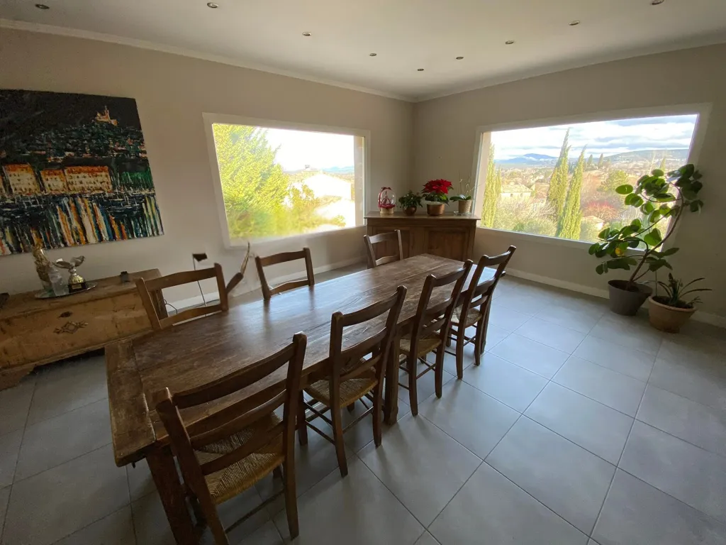 Salle à manger - Villa Luxueuse avec Piscine à Malaucène