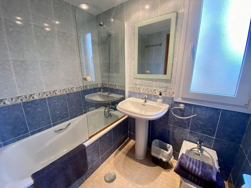 Vannitoad - Spacious Apartment with Sea View in Caleta