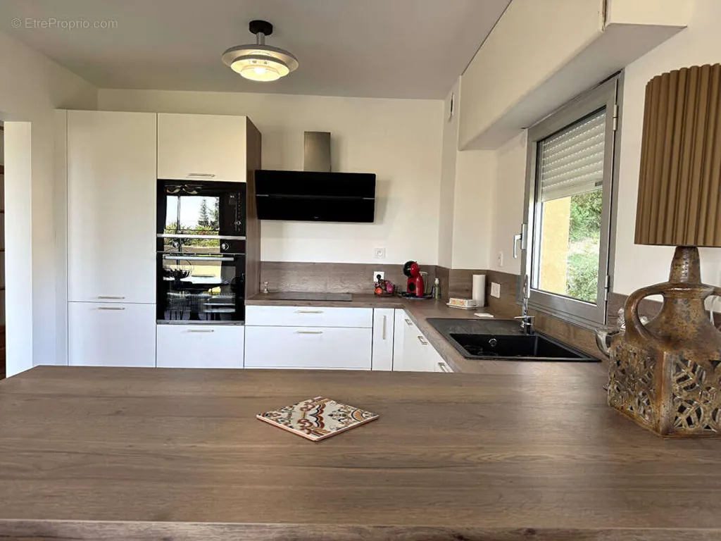 Köök - Renovated 4-Piece Apartment with Terrace in Les Angles