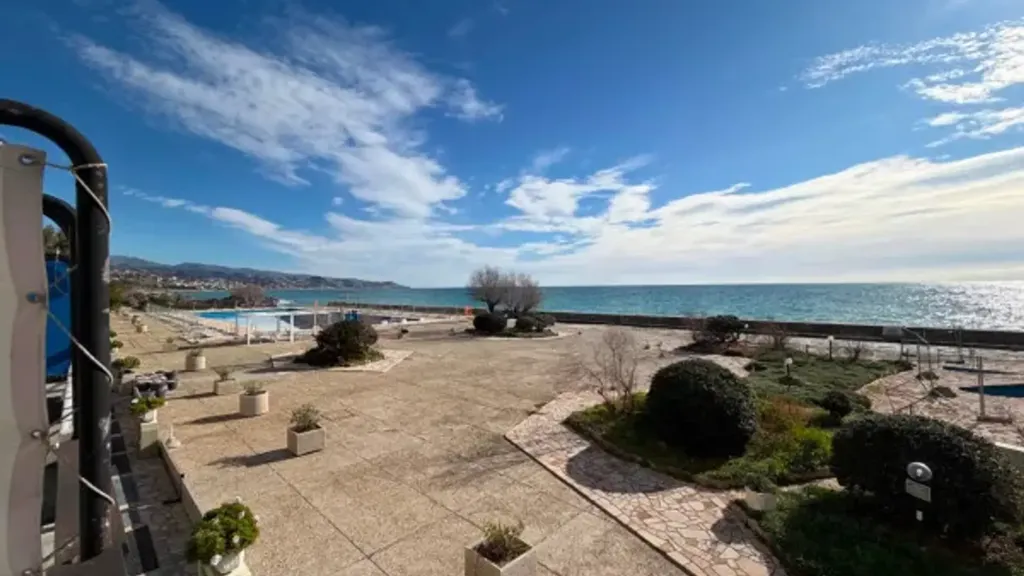 Terrasse - Seafront Studio with Terrace in Ospedaletti