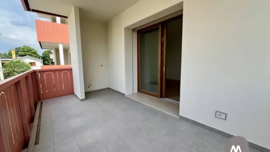 Rõdu - Modern Apartment with Terrace in Pordenone