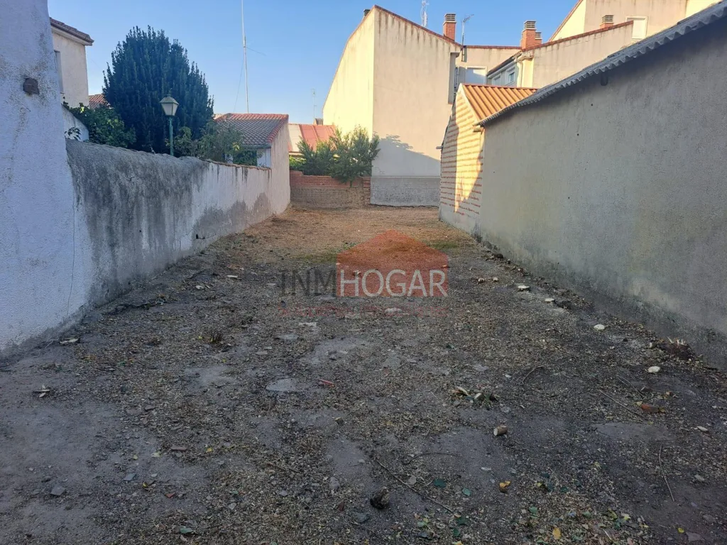 Garden - Urban Plot with Construction Potential in Sanchidrián