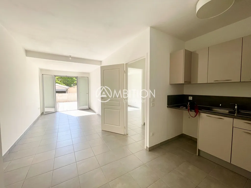 Köök - 2-Bed Apartment with Terrace in Roquebrune-sur-Argens