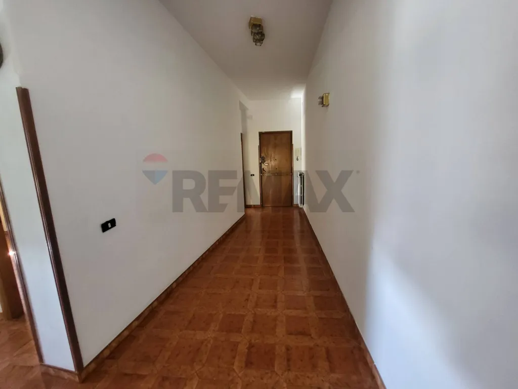 Esik - Second Floor Flat with Balcony in Anzio Centre