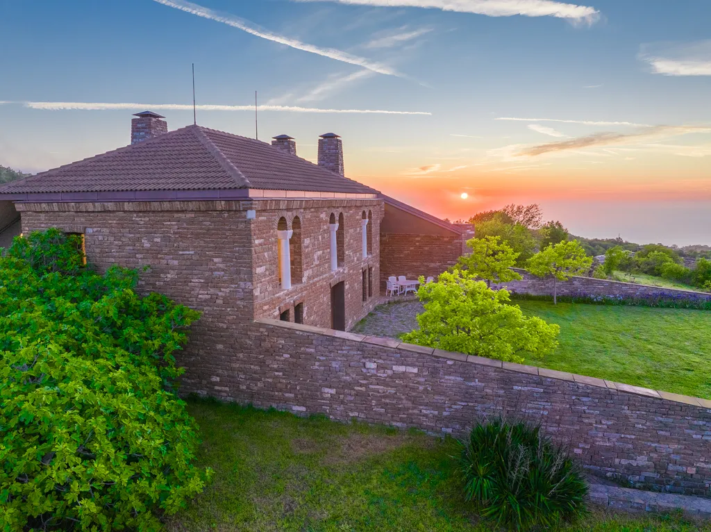 3-bedroom house in Emona