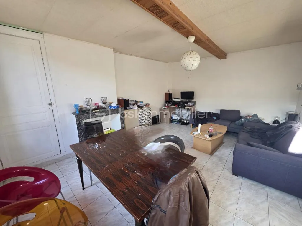 Dining Room - Townhouse with Five Bedrooms in Sens Centre