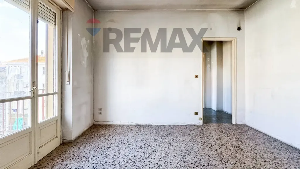 Rooms - 2-Bedroom Apartment for Renovation in Vercelli
