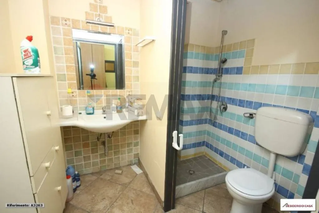 Bathrooms - Warehouse with Commercial Potential in Bagheria