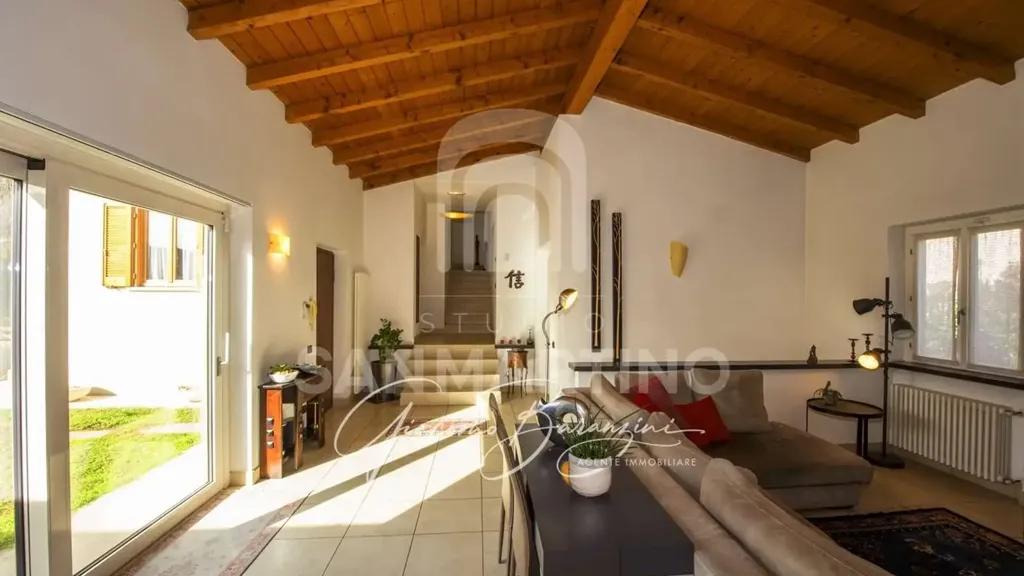 Séjour - Villa with Garden in Travedona-Monate