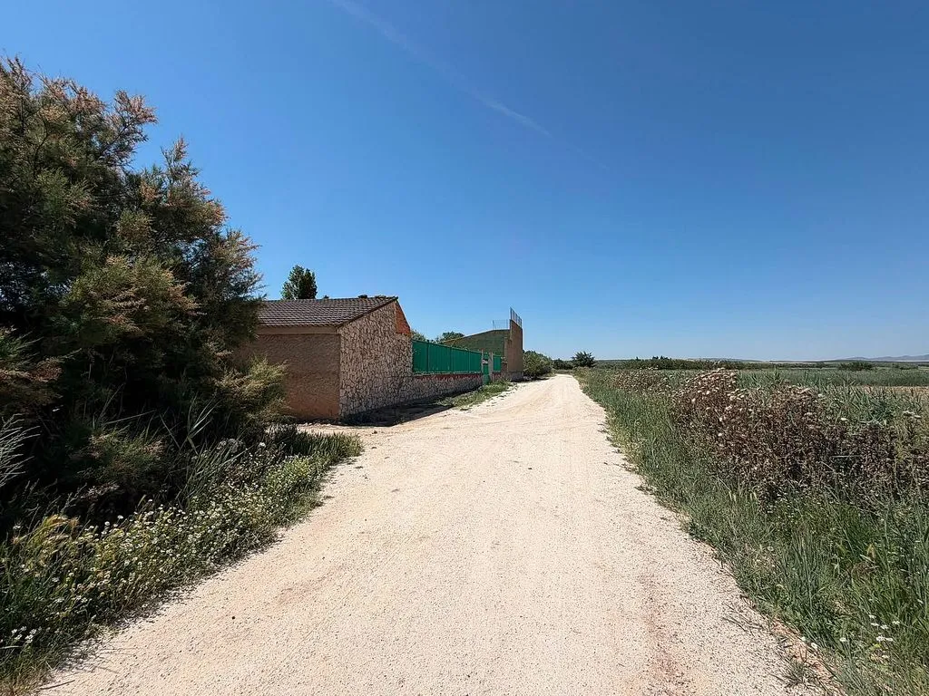 Aed - Rustic House with Pool near Belchite