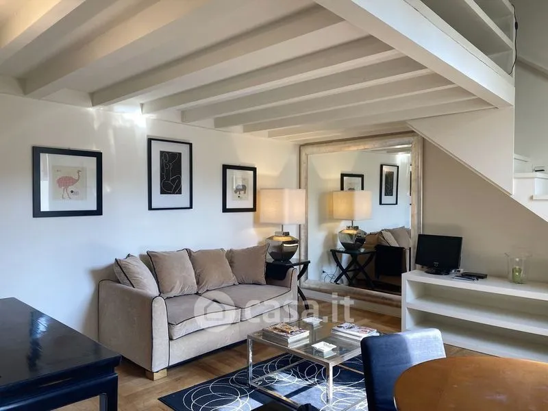 Séjour - Restored Apartment in Historic Building, Florence