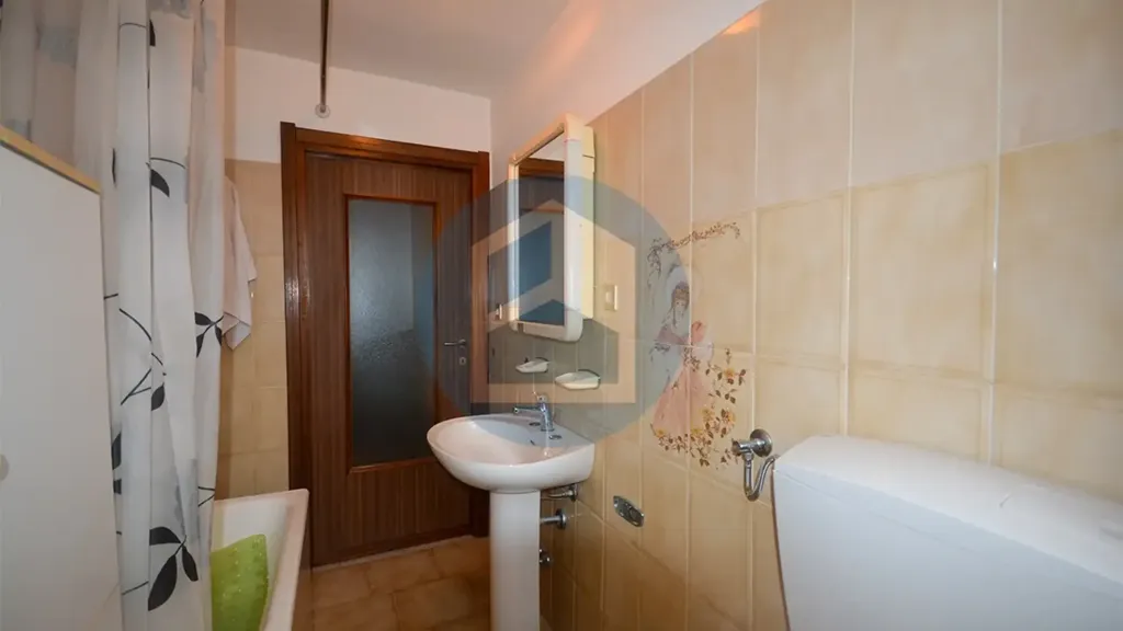 Bathrooms - Terraced House with Potential in Niardo