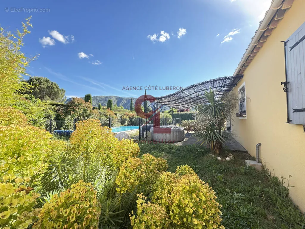 Piscine - Maison de Plain Pied avec Piscine à Maubec
