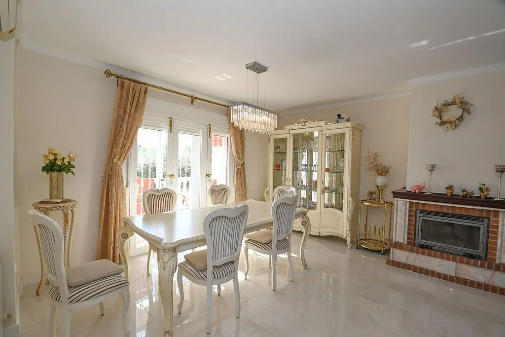 Söögituba - Villa with Golf View in Campoamor