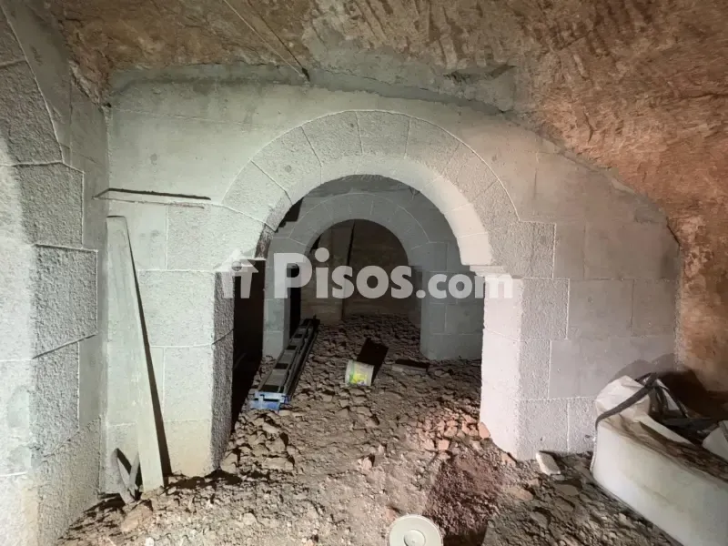 Toad - Versatile Bodega with Street Access in Aranzueque
