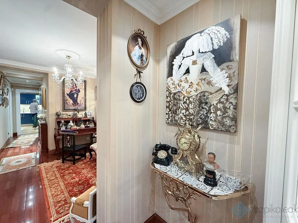 Ingresso - Apartment with Balcony in Bilbao's Casco Viejo