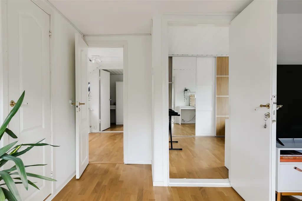 Hallway - Modernised Villa with Guesthouse in Malmö
