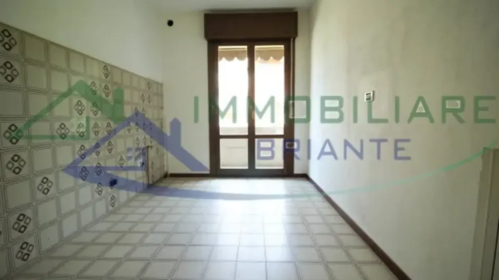Esik - Apartment with Balcony in Arsago Seprio