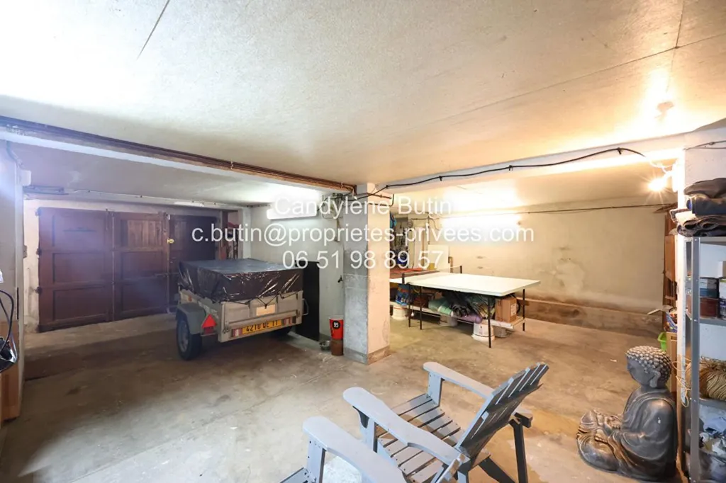 Garage - Villa Rénovée avec Piscine et Vue à la Clape