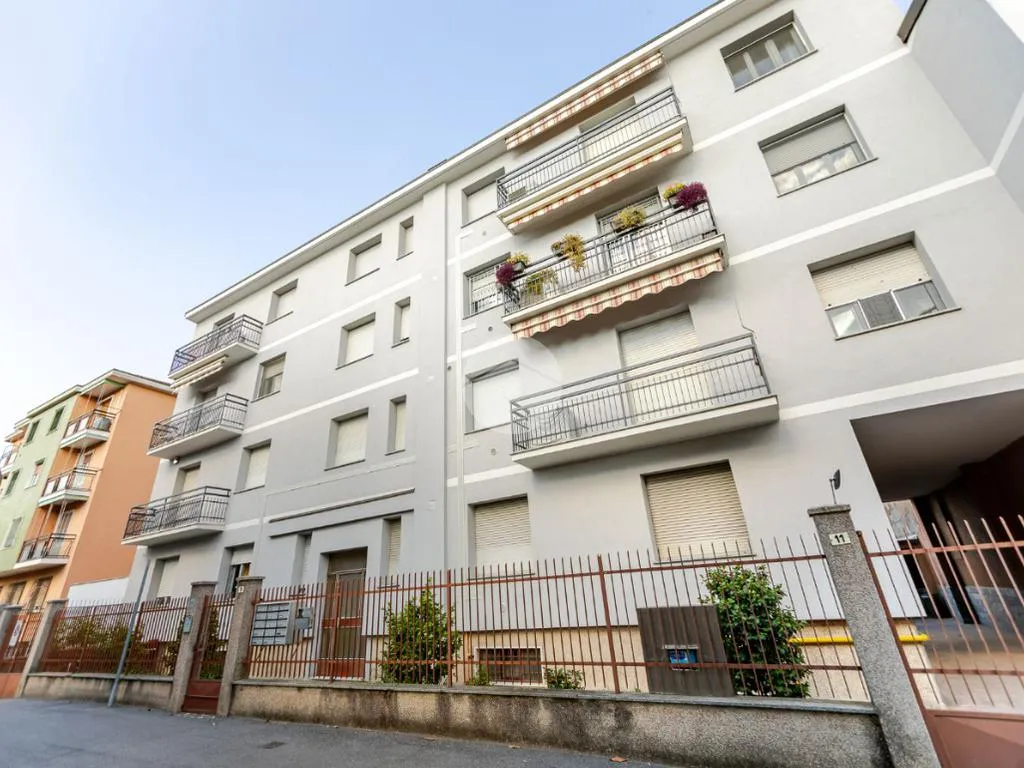 Välivaade - Rear-Facing Two-Bedroom Flat in Bollate
