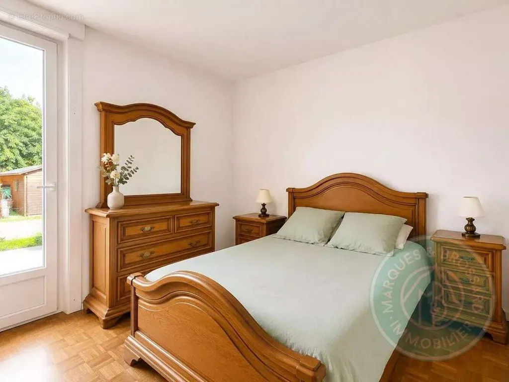 Chambres - Maison Familiale avec Panneaux Solaires et Jardin à Proximité