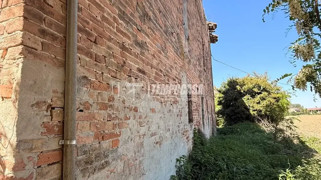 Aed - Rustic House with Garden in Rottofreno
