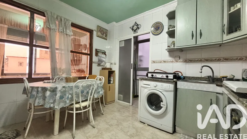 Köök - Alicante Apartment with Potential for Division