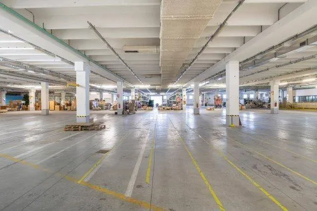 Pièces - Industrial Building with Showroom in Cuneo