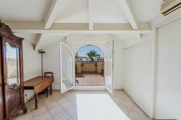 Terrass - Top-Floor Seaside Apartment with Terrace
