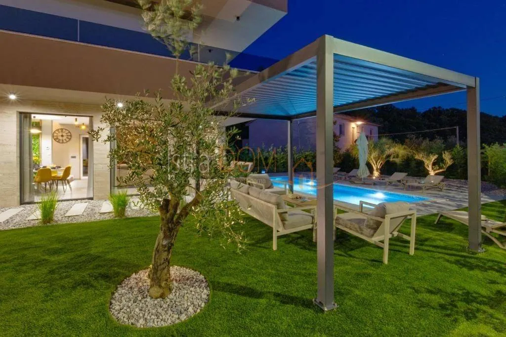Bassein - Modern Villa with Pool in Marčana