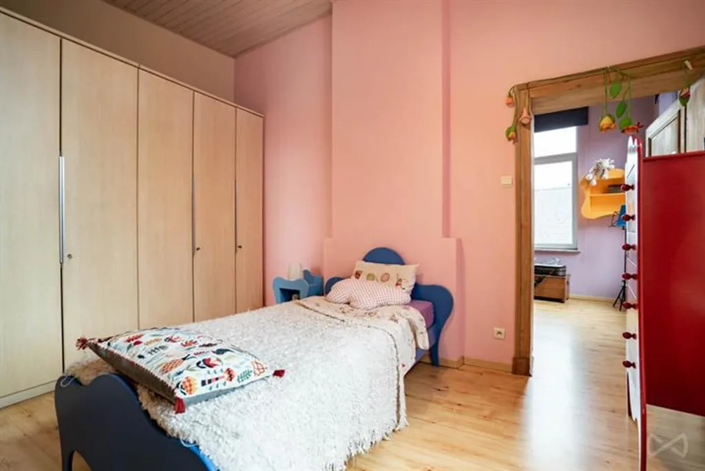 4 magamistoaga maja asukohas Mons