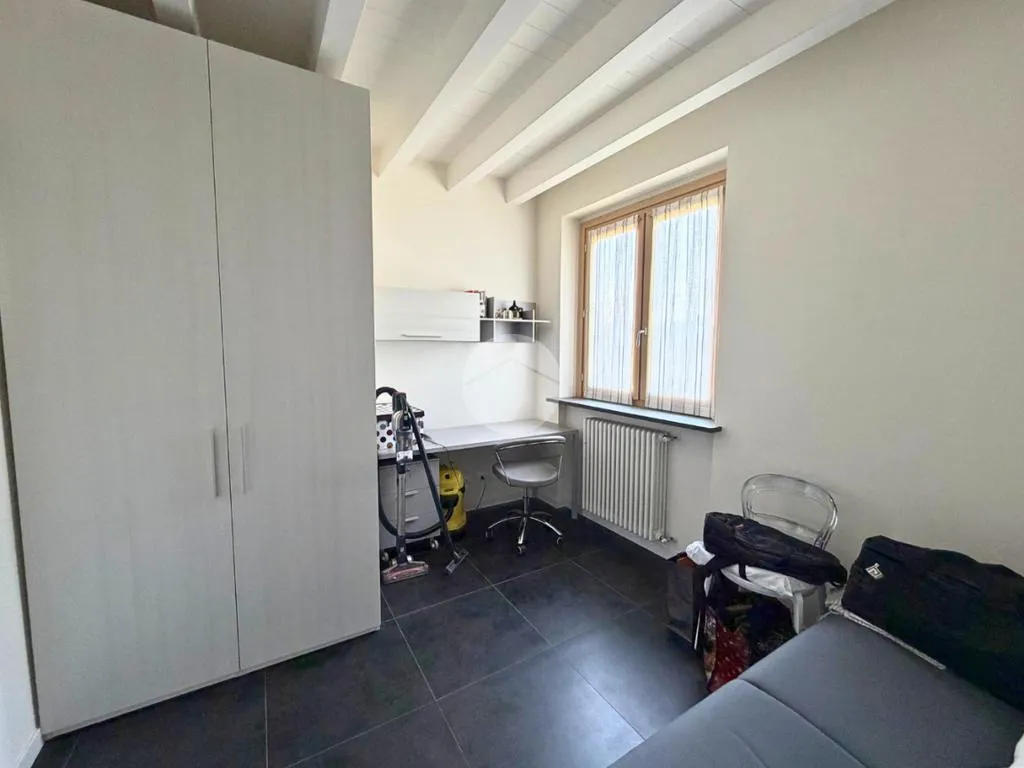 Chambres - Refined Two-Level Apartment with Lake View in Sarnico