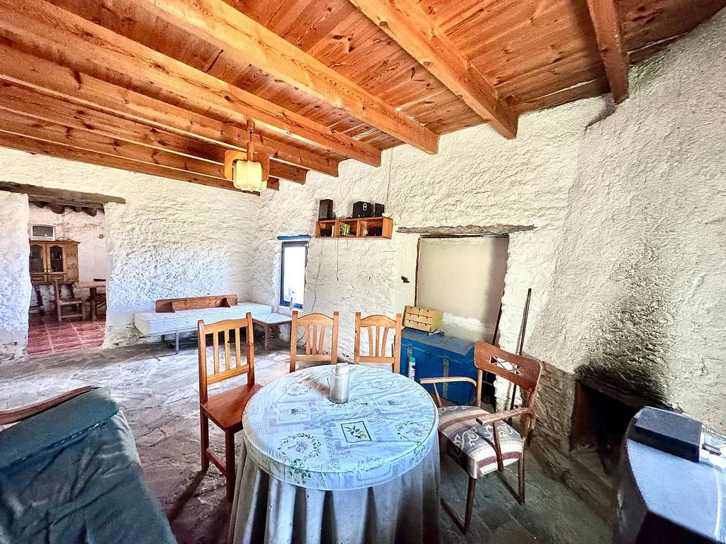 Söögituba - Rustic Finca with Water Source in Sierra de Júbar
