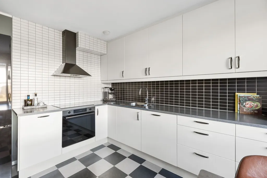 Cuisine - Terraced House with Glazed Balcony in Central Värnamo