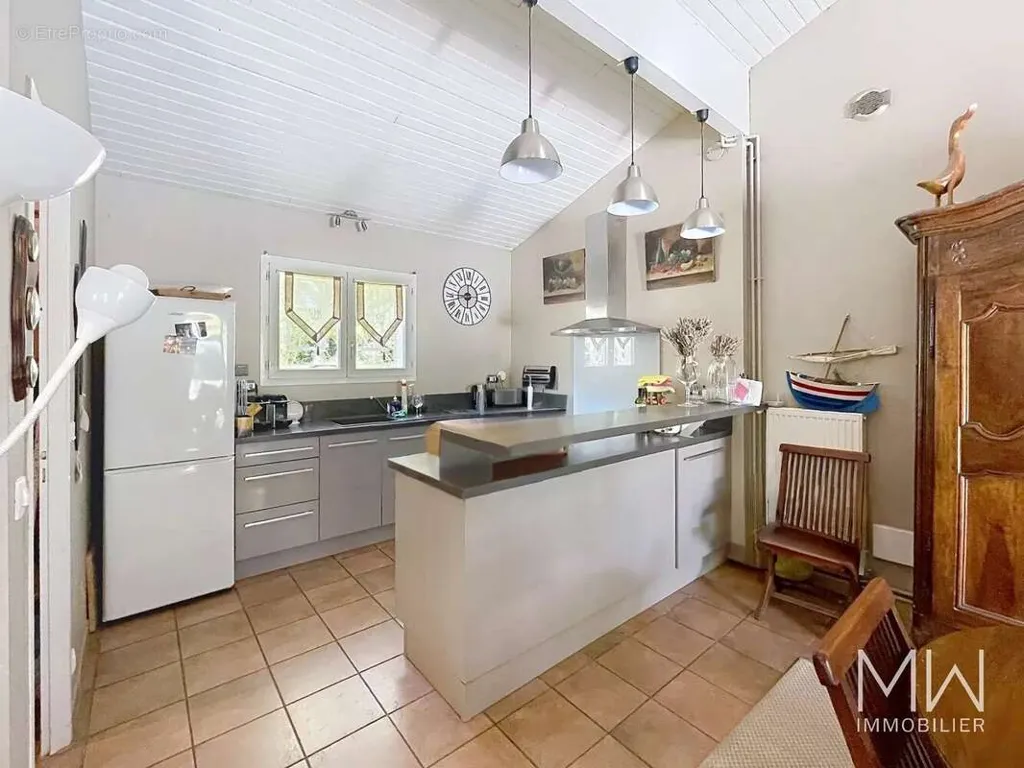 Cuisine - Villa avec Piscine et Terrasse au Village du Canon