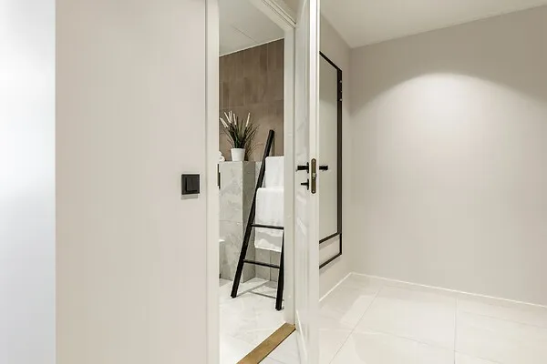 hallway_entrance