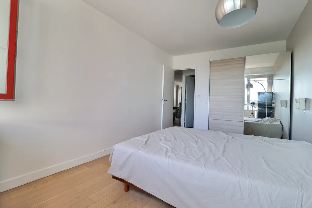 Bedrooms - 3-Bedroom Apartment with View in Nanterre