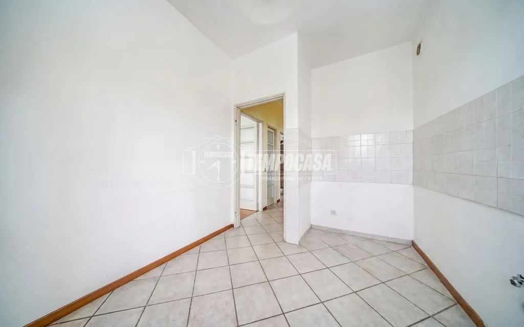 Salles de bain - Bifamiliar Villa with Garden in Somma Lombardo